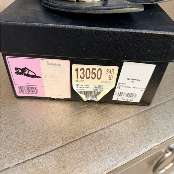 CHANEL Black Woman T-Strap Sandals with CC Charm - Picture 4 of 4